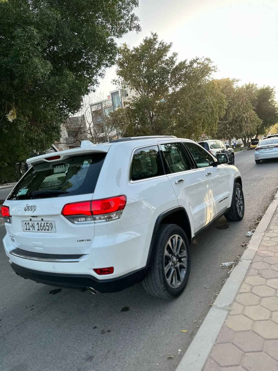 عندي جيب لمتدد بلاص فول مواصفات خليجية ١٨ بأسمي فحص وهزه ورقم جدد بغداد تخم تاير جديد دنلوب محرك ٣٦٠٠ والكير ثمان نمرمكفولات والسيارة كلها مكفوله عدا البارد باب السكن فقط ثلاث شاشات فور درايف كشنات كهرباء خزن ميموري الأتصال 

مري قلاب وشفط وهيتر وصندوق كهرباء بصمه ويدات بصمه تشغيل عن بعد إطفاء ذاتي ماشيه 69 الف 

بصمه ابواب

كشنات كهرباء

كشنات جلد

كشنات تدفئه تبريد

كشن ميموري ذاكره

جنطه كهرباء شفط

تشغيل عن بعد

شاشات ٣

تحكم ستيرن 

شفتات ستيرن 

ستيرن هيتر كهرباء

سماعات دمام

محرك 6 3600

توقف ذاتي 

حساسات امامي خلفي

منضومه زنوون

***********

*********** 

اخوان العراقنا بيه واتس اب
