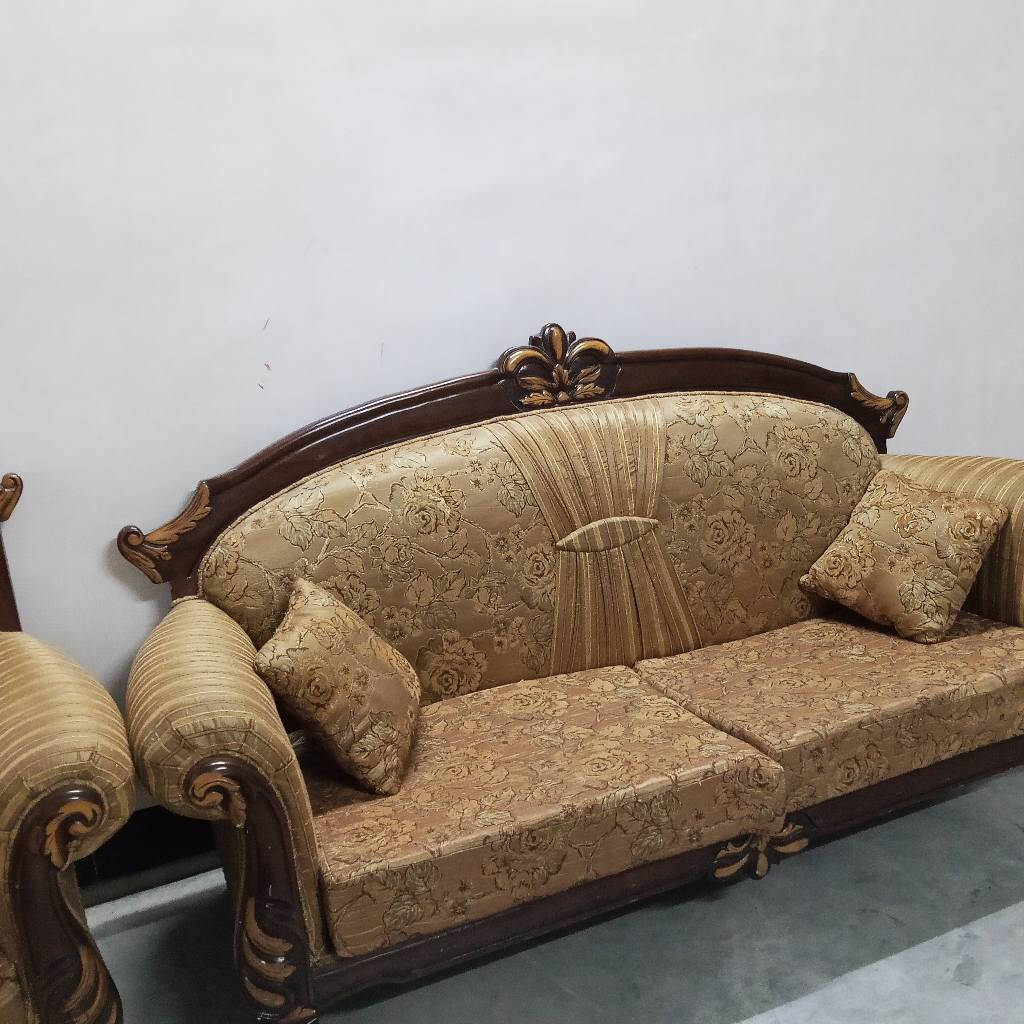 قنفات نضيف جداً سعر 225 بي مجال الشراي يتصل ***********
