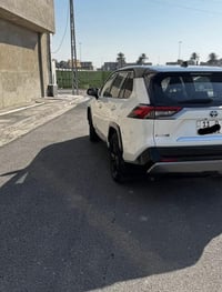 راف فور هايبرد بانزين  موديل 2022 سعرها 150 07703601053