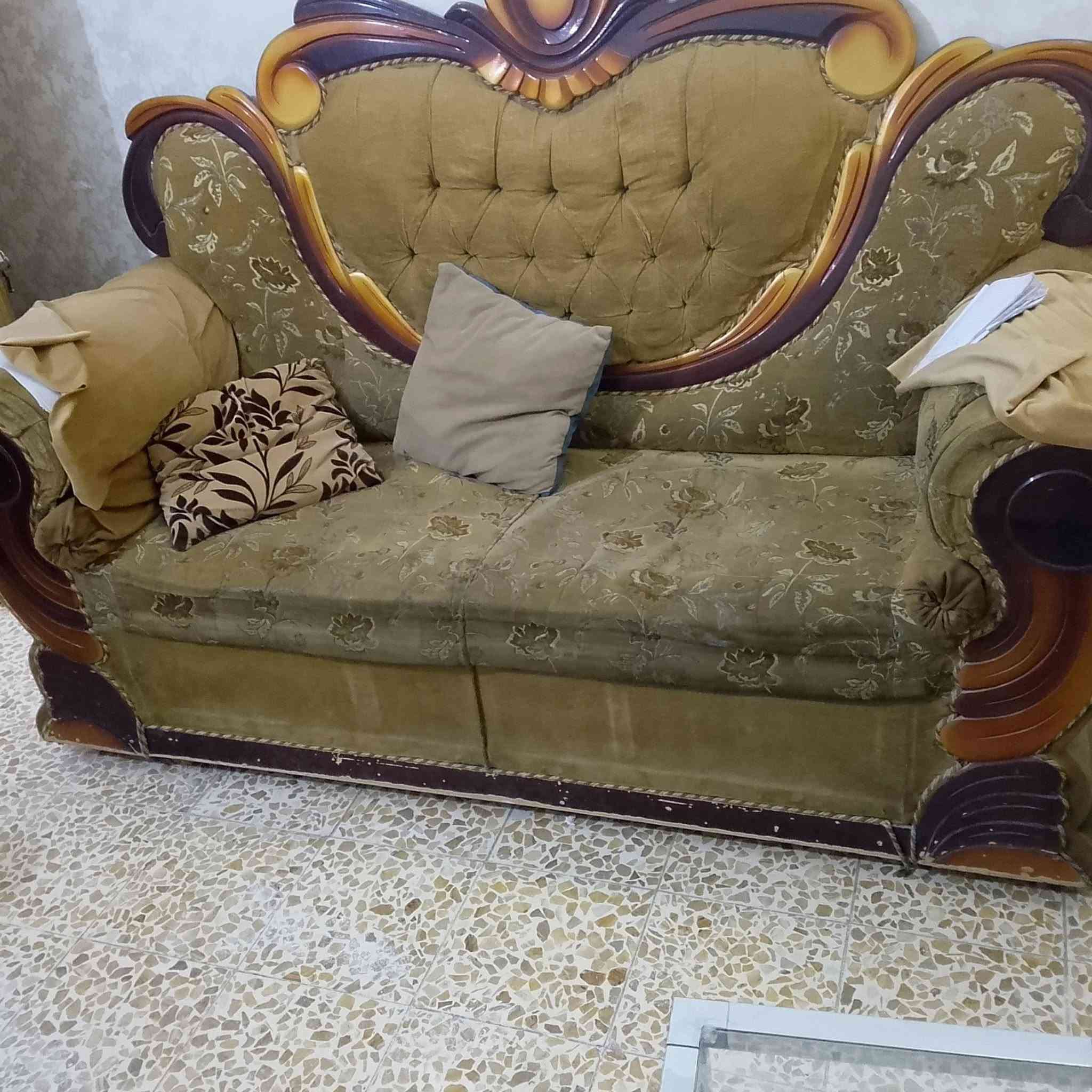 تخم للبيع عشرة مقاعد العنوان بابل ناحية ابي غرق ***********

