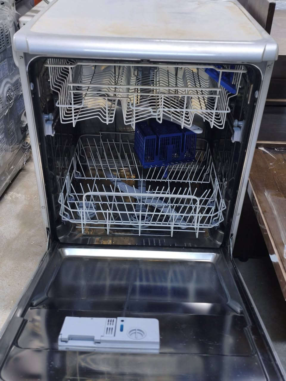 غسالة صحون صناعة إيطالية نضافة 100% ب220 الف 
***********
*********** 
بيهن واتساب
