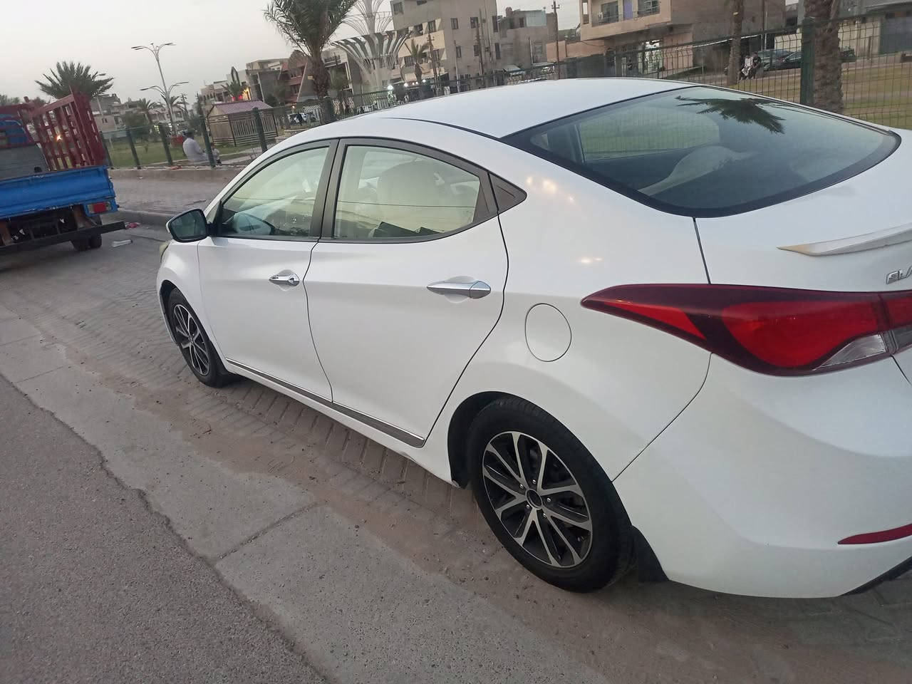 السلام عليكم سياره النترا خليجي موديل 16 سياره نضيفه  فقط اثر حالوب خفيف بلقماره  بيه قطعه جاملخ اليسر تبديل  السعر 120.    رقمه بغداد مشروع وطني  رقم التلفون      ***********
