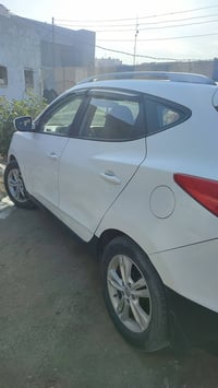 توسان ٢٠١١ • مكفولة صبغ وتبديل • شاشة كاميرا