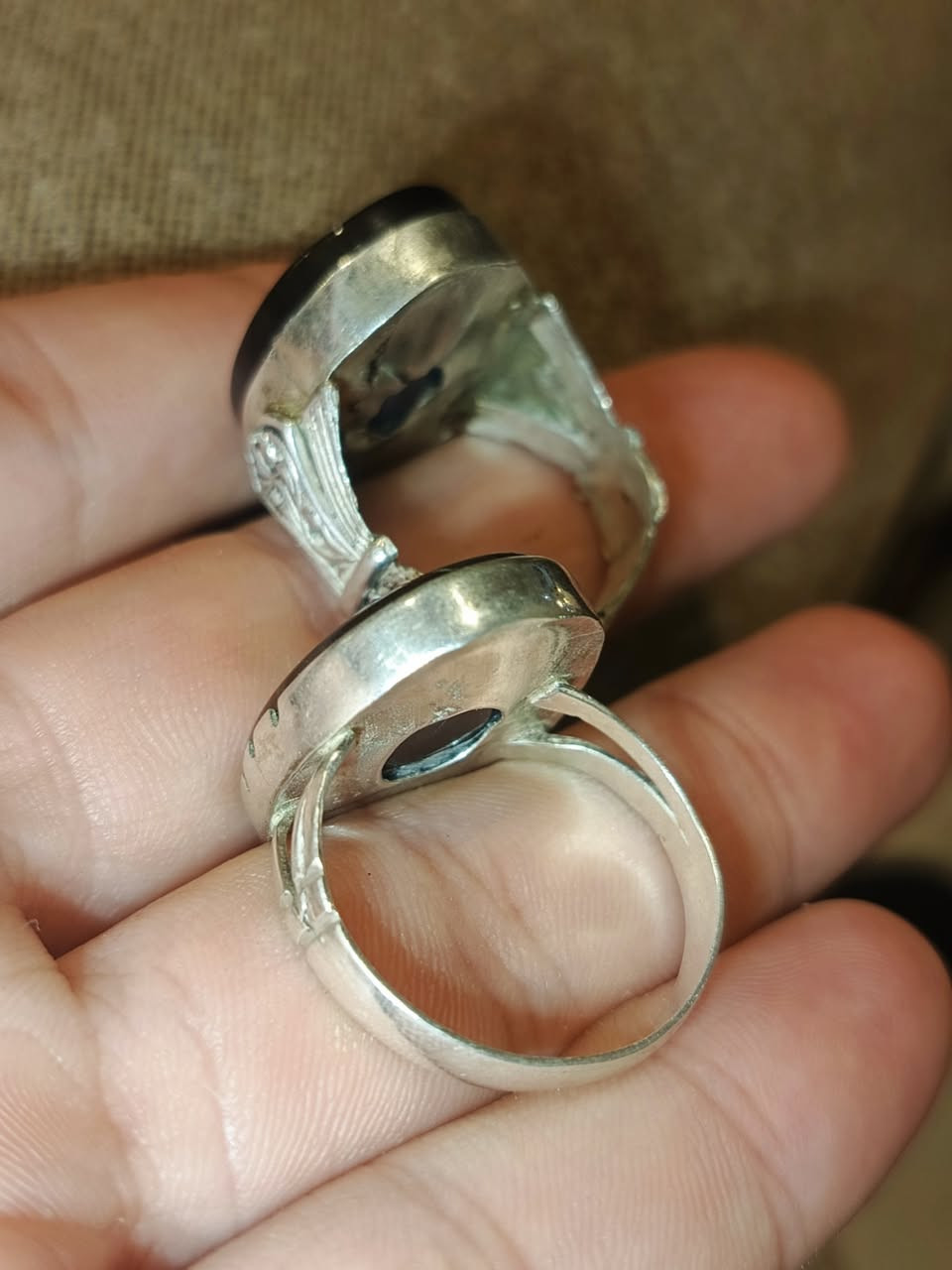 خواتم عقيق يماني طبيعي اصلي ذمة خامات راقية يشفن عسلي صياغات يدوية مرتبة فضة ٩٢٥ أسعار جدا مناسبة❤
حجز وتفاصيل أكثر خاص او واتساب ***********🌹
وموجود عندي كل انواع الاحجار والمحابس الفضة والنحاس.
