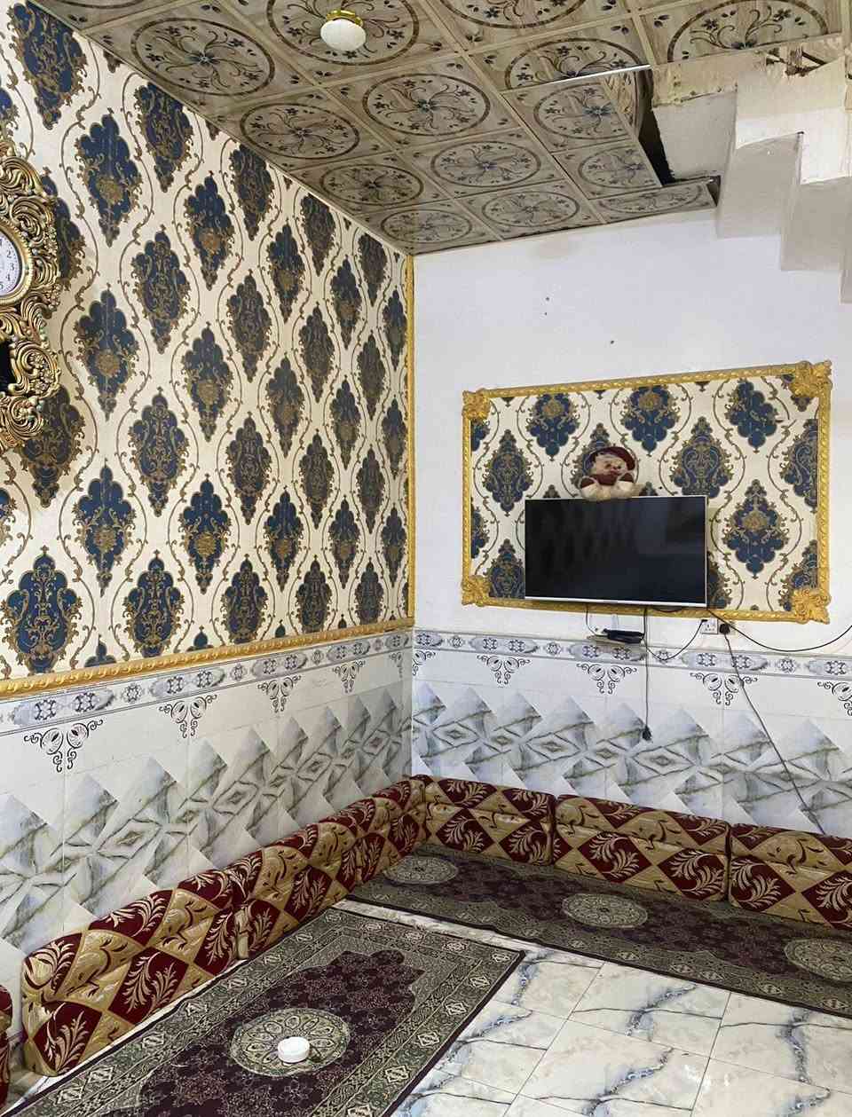 بيت للبيع بالصحفيين الأولى
المساحة ١٢٥م 
واجهه ١٠م       ونزال١٢.٥م
البيت طابقين جوه ديوان وغرفة ومطبخ وصالة 
وفوق ثلاثة غرف وصالة
السعر المطلوب ١٨٥ وبيه مجال
للاتصال او اتساب 
***********
ابوعلي للوساطة العقارية
