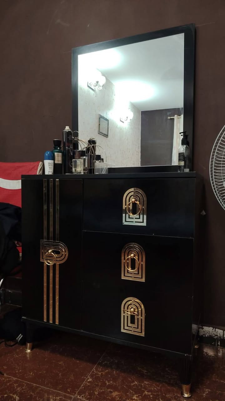 غرفة نوم تركي نظيف جدا
للبيع غرفة نوم تركي ٥ قطع 

نظافة ٩٩ % 

مابيها اي نقص او اي ضرر

بغداد حي العامل 
٤٥٠ الف بيها مجال

***********
