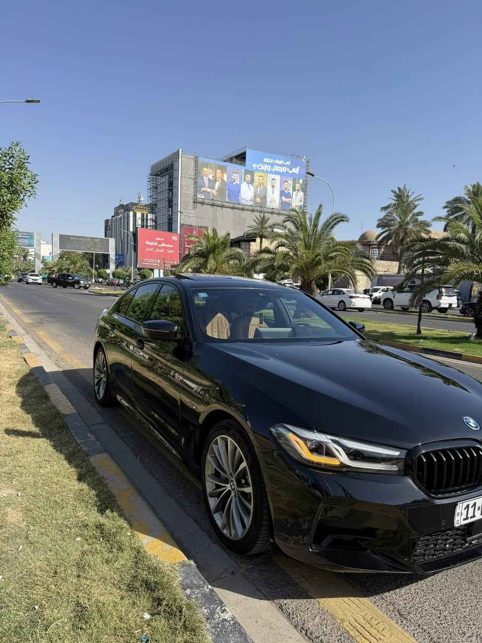 السلام عليكم 
BMW 530e
    محرك 2.0 تيربو مع نظام هايبرد (Plug-in Hybrid)
2022 كلين بدون صبغ فقط بارد بسيط بالجاملغ بدون ايرباك 
مغلفة ppf 
بصمة .سلايد .كشنات 700. داخل قرميدي.رادار امامي .تدفئة كشن.خزن مقاعد. ستيرن كهرباء . كشن كهرباء
ماشية49m
السعر 33,000$
***********

