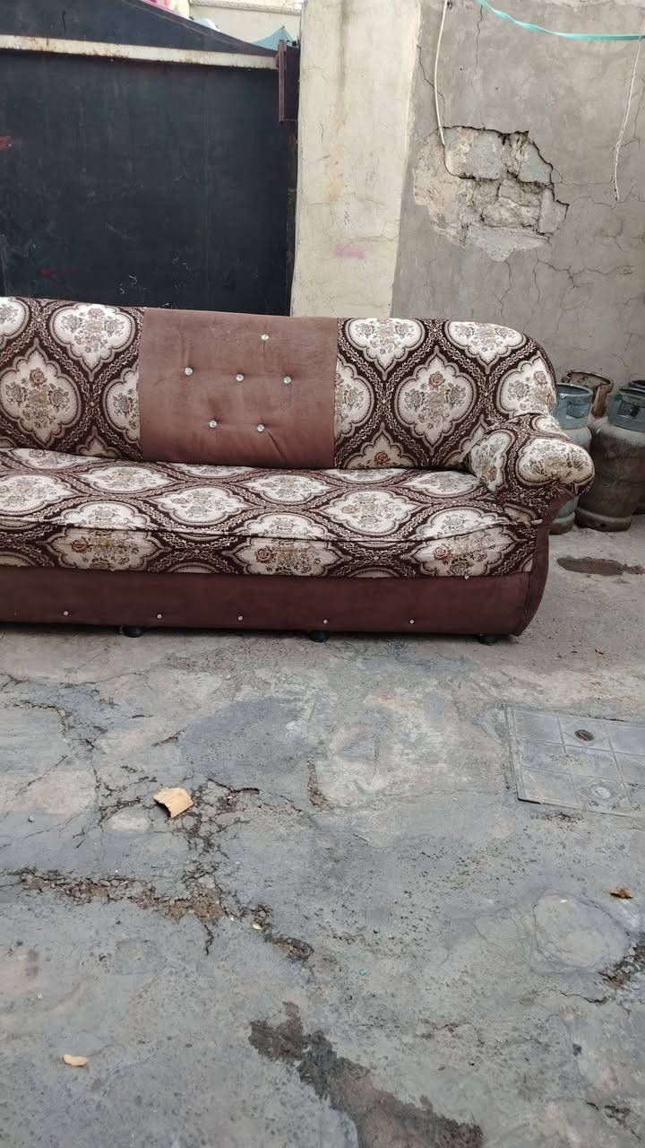 سلام عليكم ديوان  للبيع 4قطع سعر 75 وبي مجال مكان كركوك حي الواسطي رقم***********
