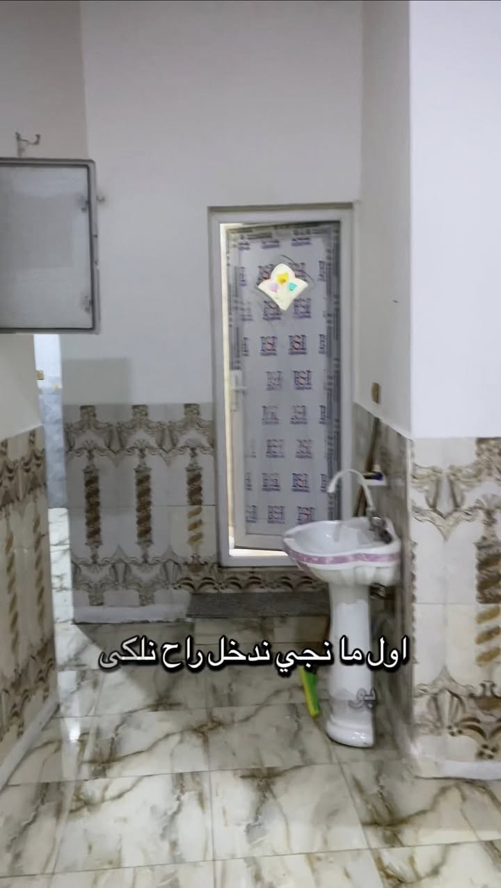 مشتمل الايجار حديث حدا في منطقه التحسينيه
الخدمات المتوفره من ضمن الايجار هي 
خدمه الانترنت خدمه المولد 6امبيرات 
خدمه اجور الماء والكهرباء من ضمن الايجار 
محتويات المشتمل 
غرفتين منام وصاله ضيوف 
استقبال ومطبخ وصحيات عدد2
صطح ومنور 
المشتمل شبه الارضي عباره عن درج بصيط جدا 
سعر الايجار 750الف وقابل للتفاوض 
الاستفسار الاتصال على الرقم 
***********
