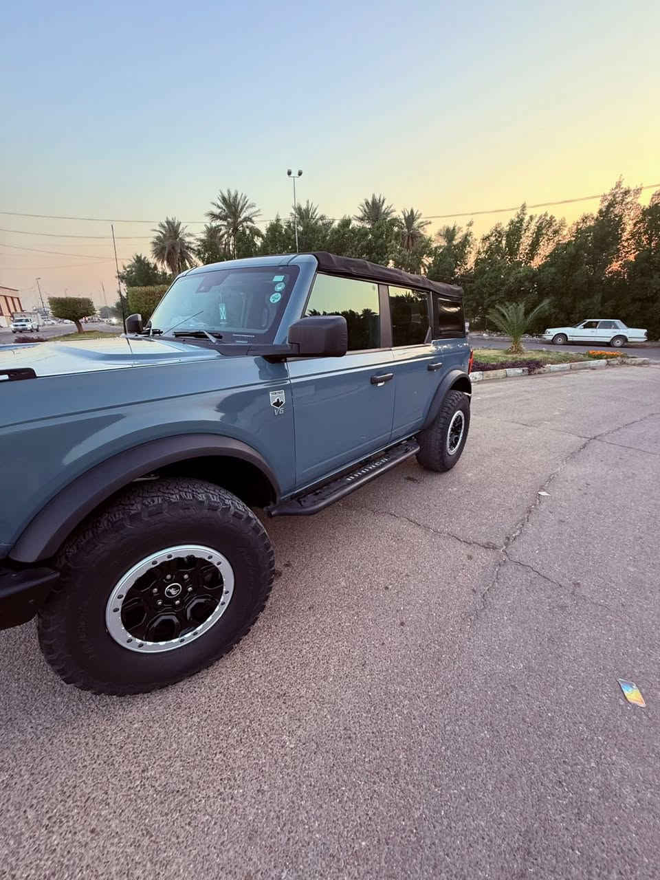 �🔥 فرصة لعشاق القوة والمغامرة! 🔥🚙
�🔥 للبيع  او مراوس – Ford Bronco 2022 Big Bend 🚙

🛕العنوان / الكرخ 
للاستفسار 

*********** ☎️☎️

رقم أربيل الجديد وبأسمي شخصيآ فحص وهزة كله جاهز 

✨ عداد: 36 الف ميل فقط

✨ محرك V6 سعة 2.7 لتر تيربو

✨ قوة هائلة تصل إلى 330 حصان 🏁

✨ فئة: Big Bend العملية والمليئة بالمزايا

✨ سقف متحرك بالكامل (Removable Top) لعشاق المغامرة

✨ لون خارجي مميز جداً بتصميم جبلي Rugged 🏔️

مواصفات فئة Big Bend:

✅ نظام دفع رباعي 4x4 مجهز للطرق الجبلية والصحراوية.

✅ عجلات 17 إنش مع إطارات مخصصة للطرق الوعرة.

✅ مقصورة داخلية رحبة مع شاشة 8 إنش SYNC 4 تدعم Apple CarPlay وAndroid Auto.

✅ أنظمة أمان متقدمة: كاميرا خلفية + مساعد ثبات + وسائد هوائية متعددة.

✅ وضعيات قيادة متعددة (G.O.A.T Modes) تناسب جميع التضاريس.

💡 سيارة مغامرات بامتياز، تجمع بين القوة – الراحة – التصميم العصري.

📍 لا تفوت الفرصة! تواصل معنا الآن 📞
