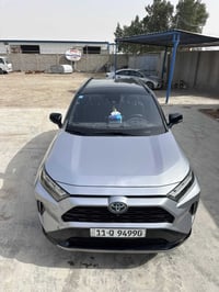 Toyota rav4 XSE      black edition فل كامل   فتحة ب  3 حركات كرستال   ...