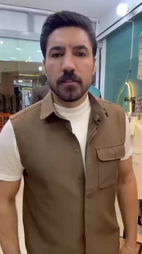 #سوت_فخم
تلكونه يمنه فقط 
عنوان المحل عمارة شاكر رضا طابق الثاني فخامة سبورت


**إذا كنت صاحب هذا الإعلان وتريد حذفه لأي سبب، رجاءا أرسل رسالة إلى الدعم الفني**