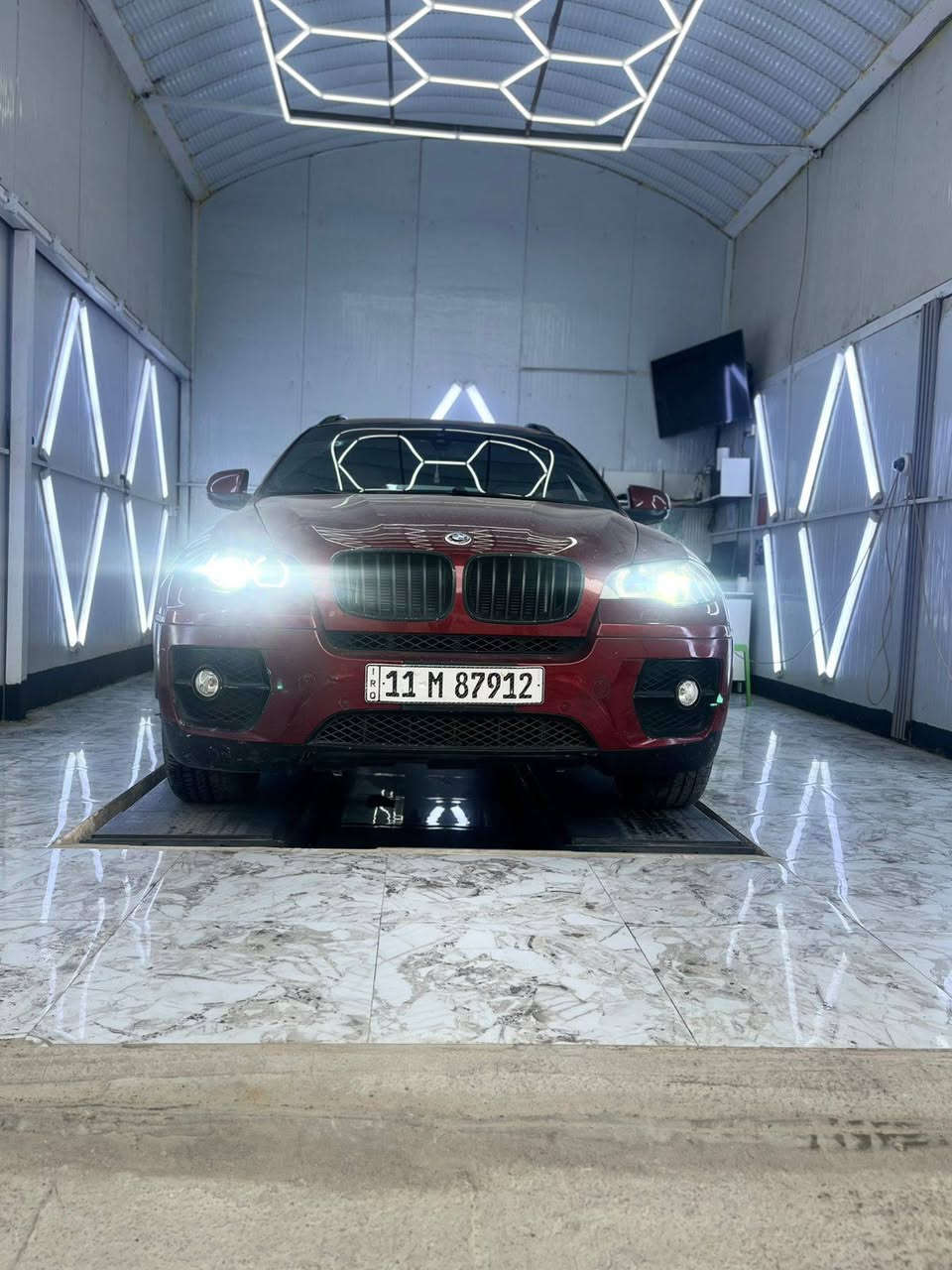 السلام عليكم بي ام 2011 x sixسياره جاهزه من كلشي اي نقص مابيهه  مكينه مرغوبه 3000 تيربو رقم بغداد باسمي بيع او مراوس سعر السياره  165 وبيهه مجال بسيط سياره فول مواصفات واحد على واحد مكان السياره بغداد  ***********
