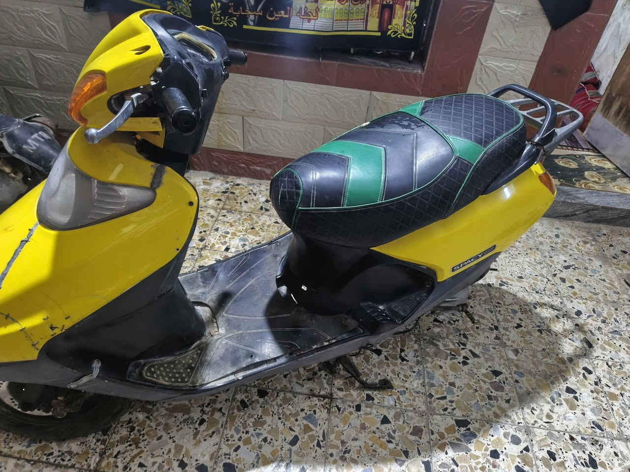 دراجتين للبيع كاملات شغلات بس متروكات ابيع كوم حديد السعر 100 الف ثنينهن وحده نوع عبد الحليم و الثانيه سبيسي ياباني لتواصل خاص او على الرقم ***********
