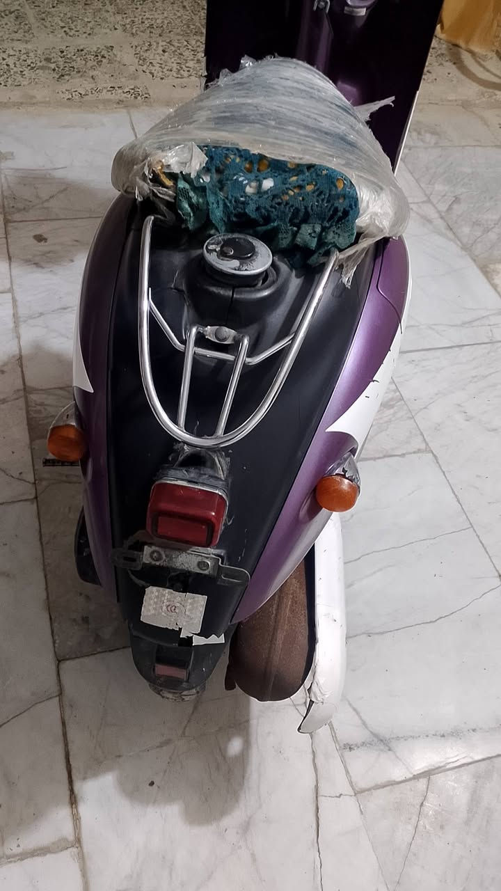 سلام عليكم دراجة مصرية فحل. 
مفتوحه مرة وحدة 
كهربائيات كاملة نقص باتري 
سعر 250 وبيه مجال 
***********
