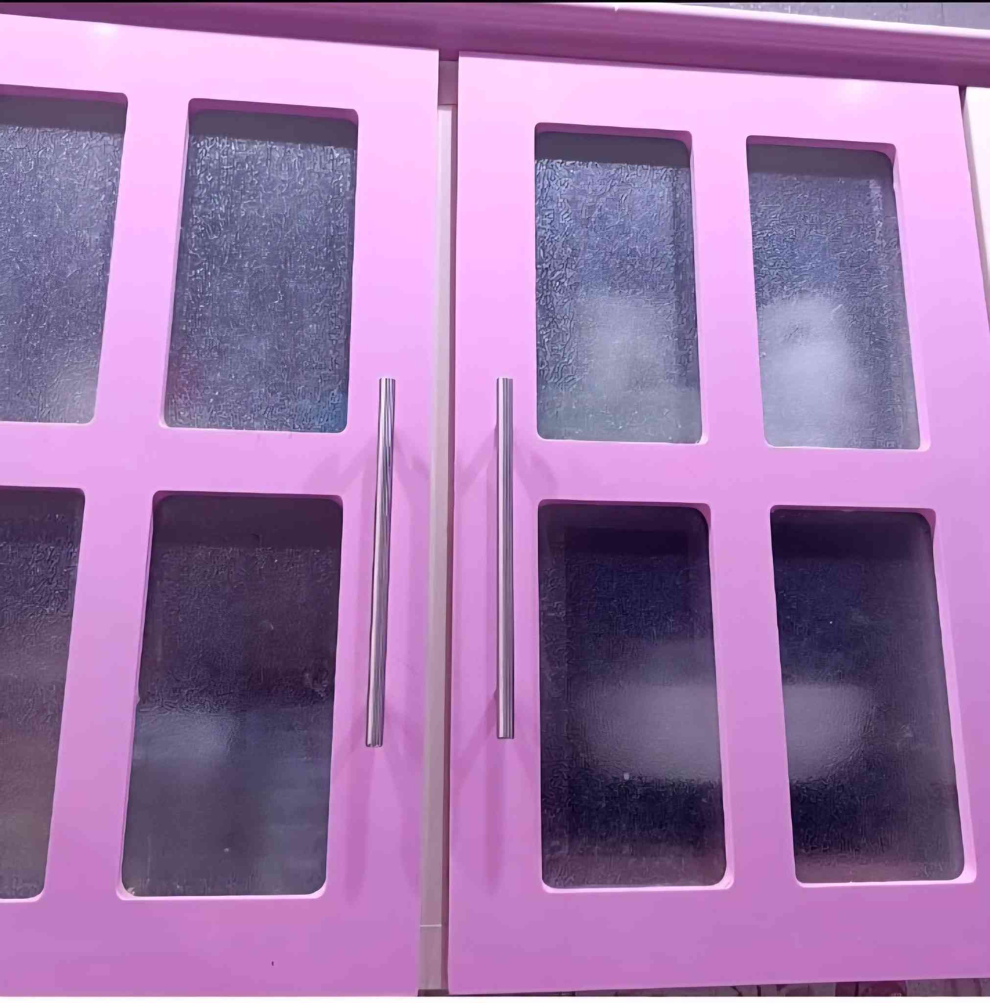 كاونتر سبعه امتار يتكون من ثلاث مقاطع وكلهن بيهن ملحق للبيع 
السعر: 700,000 الف 
للتواصل
***********
+
واتس ***********
