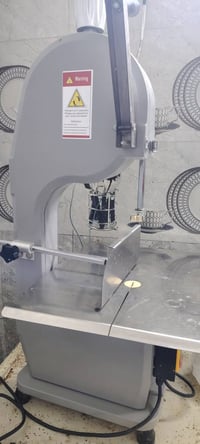 منشار لحوم كهربائي • استعمال شهرين • حي الجهاد