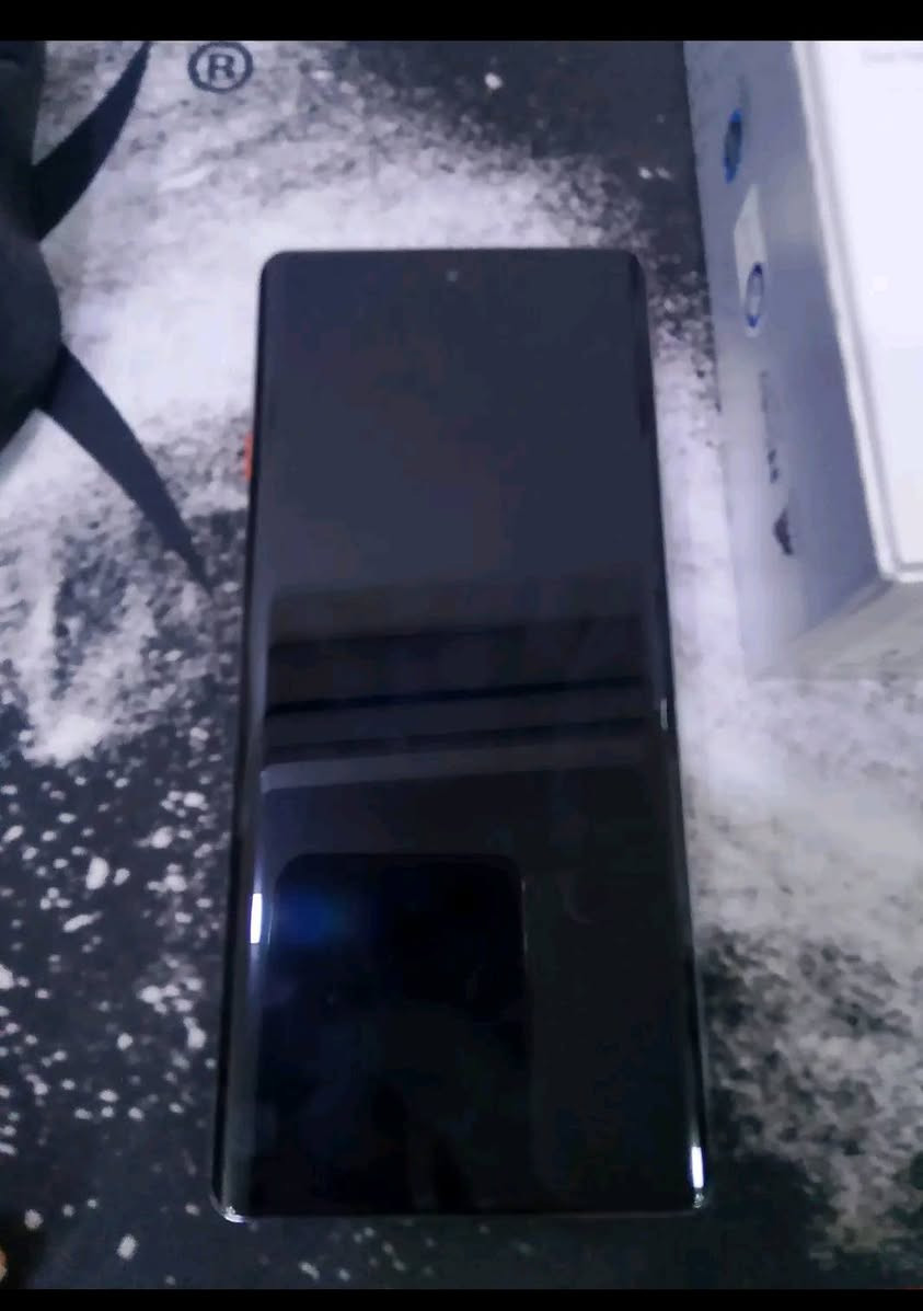 السلام عليكم تكنو كامون 40برو 5جي الجهاز إيبي 69ضد الكسر وضد الماي البطارية 5200الشحن 45واط السعر 235وبيه مجال بسيط المكان بغداد حي الجهاد للاستفسار واتساب ***********
