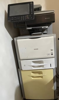 ريكو ٥٢١٠ • ٥٢ صفحة/د • أبيض وأسود