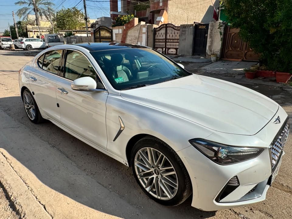 جينسس G70 موديل 2021 — محرك 2000 تيربو / فول مواصفات فول
المواصفات الرئيسية:
 • بانوراما + سلايد سقف 
 • رادار أمامي
 • حساسات أمامي / جانبي / خلفي 
 • تحذير ورادار وتوقف ذاتي 
 • داخل أسود ملكي مع كشنات تدفئة 
 • تغيير وضعيات الكشن حسب مود السياقة 
 • 4 مودات سياقة
 • تحذير خروج عن المسار
 • قيادة شبه ذاتية (بريك + بانزين حسب تحديد المسار)
 • دخول ذكي + بصمة + جنطة كهربائية
 • علامات ترحيب بالأبواب
 • شفتات كير خلف الستيرن
 • وباقي المواصفات المعروفة عن الجينسس موجودة 

المسافة المقطوعة: 86,000 كم
الحادث: فقط دعاميات مسروقة + بارد بالجاملغ الخلفي، وحتى الكاتلوك موجود.
سيارة فخمة وبسعر مناسب جدًا!

📍 موقع السيارة: بغداد- البنوك
📞 للاستفسار أو التواصل واتساب / اتصال:
***********
