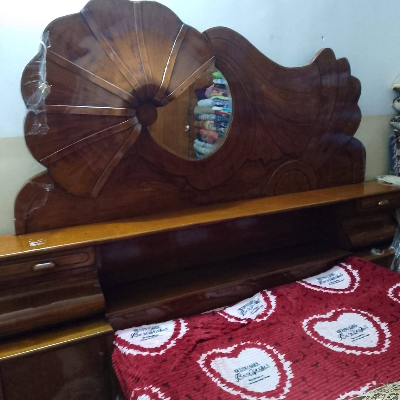 ميز طعام +غرفه صاج 4قطع
ميز حلاقه كامل للبيع واتساب ***********
