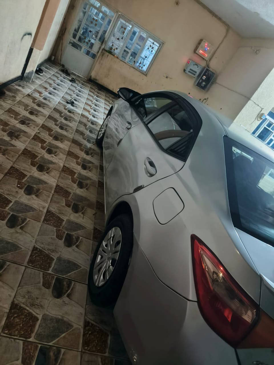 كورلا 2018 فئه S
بصمه
رادار امامي خلفي
تحكمات سترن كامله 
شاشه كامره خلفيه 
تخم تاير قبل شهر شادينه
تبريد ثلج
محرك 1800 خير من الله
كير اوتماتيك
ماشيه ٩٧ الف حقيقي 
سياره كامله من كلشي 
بيها صبغ قطعتين بدون دواخل ضرر جاملوغ خلفي فقط 
السعر 122 و بيها مجال للاستفسار ***********
