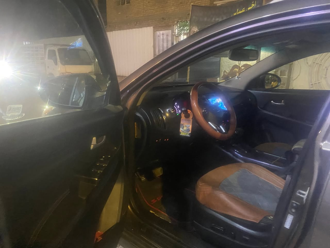 السياره للبيع اسبورتج موديل ٢٠١١ فول السياره بصمه بانوراما بغداد السعر ١١٠٠٠
***********
