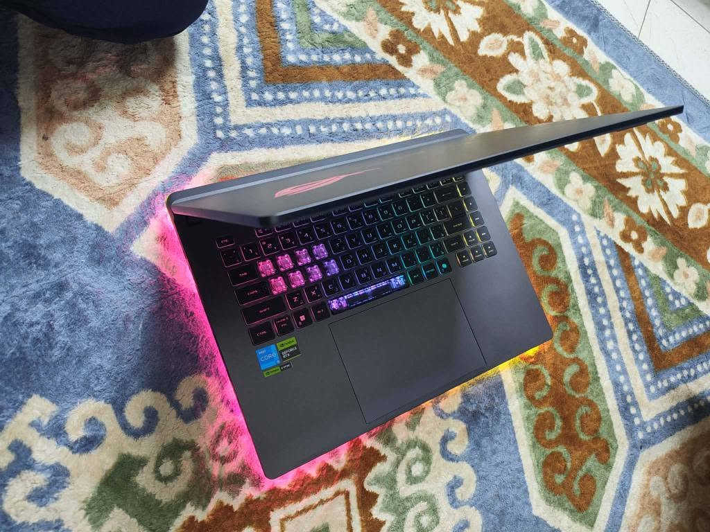 ASUS ROG Strix G16 (2025) للبيع
المواصفات: 
كارت الشاشة:
NVIDIA GeForce RTX 5050 8GB GDDR7, 130W
المعالج:
Intel Core i5-13450HX
دقة الشاشة وحجمها:
16-inch IPS-level WUXGA (1920x1200) 16:10, 165Hz refresh rate, 3ms response time, 100% sRGB.
الرامات:
16-DDR5
التخزين:
1TB PCIe 4.0 NVMe M.2 SSD
الجهاز وكالة بطاريتة 98% كامل ملحقاتة وكارتونتة وحتى البطارية مكفولة من الشخط والتراب بعدها كلش نظيفة وجديده
ملاحظة
الشاشة بيها خط ممتد على شكل + رفيع ديد بكسل 
وياها مبرد 6 مراوح ماركة ORAIMO……وماوس هدية السعر مليون 400 وبيها مجال بسيط 
مكاني بغداد الصليخ بغداد, العراق


**إذا كنت صاحب هذا الإعلان وتريد حذفه لأي سبب، رجاءا أرسل رسالة إلى الدعم الفني**
