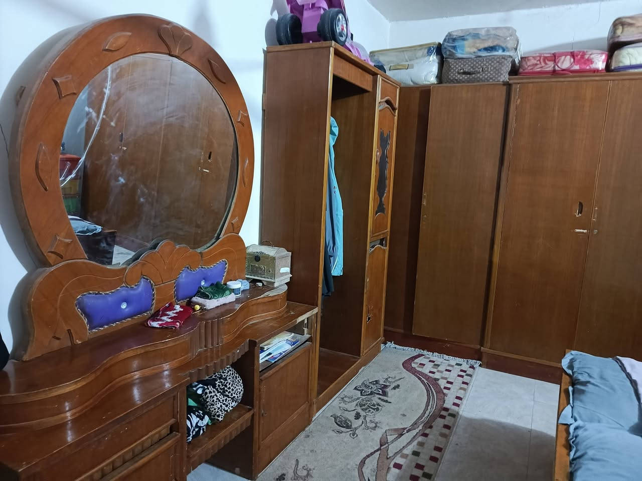 السلام عليكم  غرفه البيع السعر 350وبيه مجال *********** مكلف بل نشر
