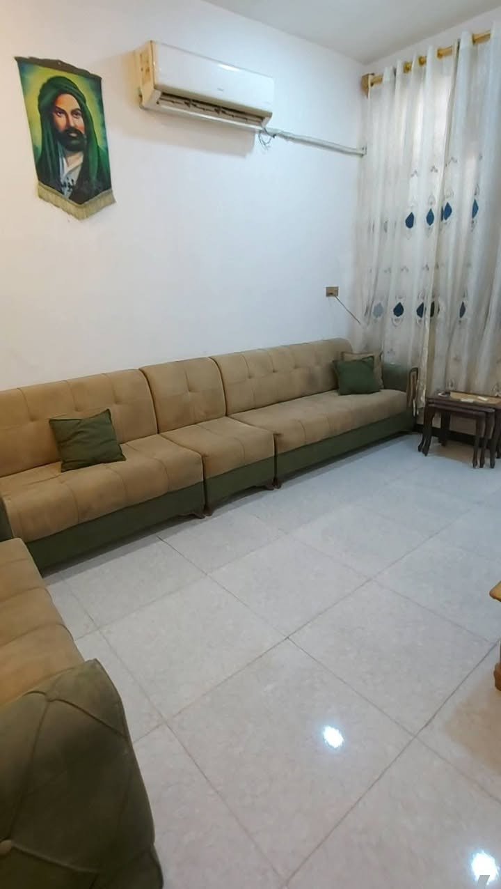 للبيع بيت مساحة 100 متر
الواجهة 5 متر ونزال 20 متر
الموقع: منطقة الضباط الثانية
السعر: 63 
قابل للتفاوض 
للاستفسار والتواصل:
📞 ***********
