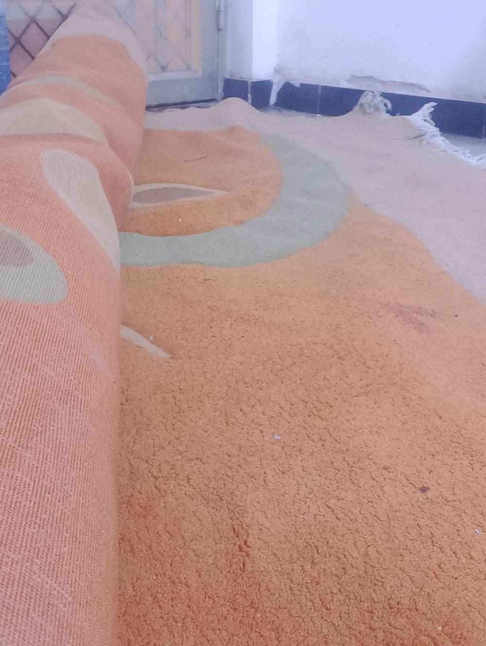 زولية 3*4 نظيفة ومغسولة غسل كامل 
العنوان : بغداد: البياع ش10 قرب دائرة الكهرباء 
الرقم :***********