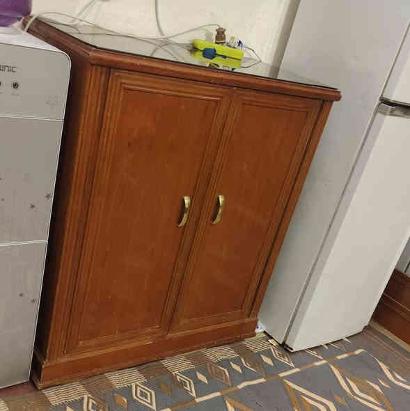 غرفه صاج عراقي اصلي خشب ثقيل نجاره عراقيه بيبان سلايت وخانات مرتبه من الداخل
اني سويتها ب٣ ملايين وعارضتها بمليون و٢٥٠ ألف وبيها مجال 
البيع بسبب انتقال لغير مكان وحجمها كبير
للاستفسار ***********
