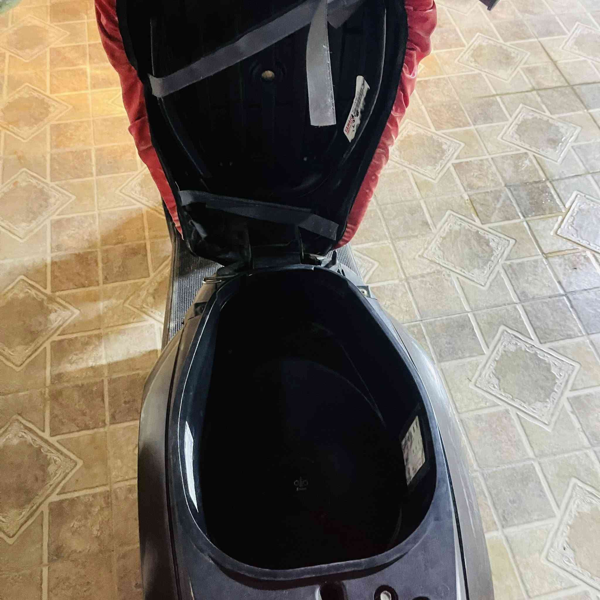 السلام عليكم دراجه بوليس 2007 سرعتها 120 نضافه فول شلعه ومعدل مكينه بدون تبخير مابيها اي دخان على وضع البلادي تاري تايرات كلها جديد كهربائيات كلها شغاله نكره سلف بدون مدوس بانزين  السعر 875 وبيها مجال مكان الدراجه تكريت اتصل وتدلل ***********
