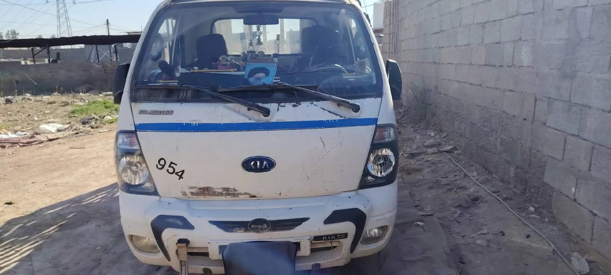 سلام عليكم كيا موديل 8 رقم واسط سياره بلاديه عده الدوسات معمره السعر ٨٥وبيه قليل *********** مكان السياره بغداد
