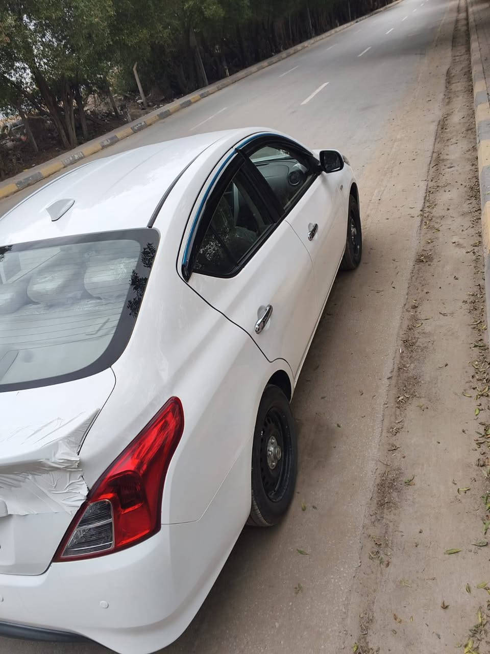 السلام عليكم للبيع فقط
نيسان صنبي هندي بليته زرگه   موديل 2025 ماشيه 14 وضعيه الشركه بيها جاملغ امامي مبدل اصلي  رقم أربيل هزه جديده سنويه لل31 بسم شركه وكاله تحويل ماكو مشكله السعر 117 مجال قليل رقم الهاتف***********
