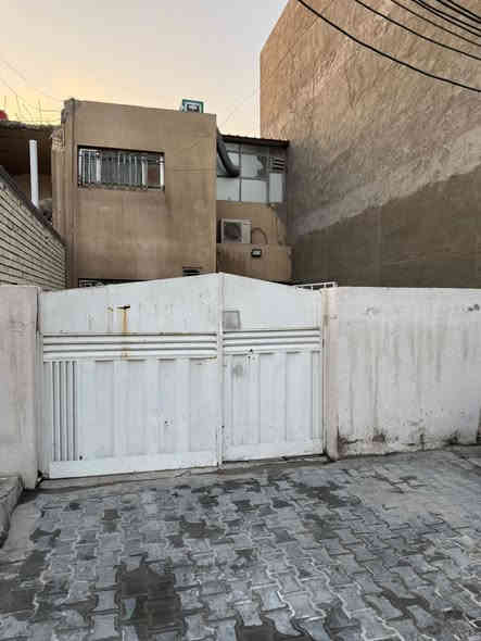 يعلن مكتب ركن الباديه للالعقارات عن بيع دار مساحه 154متر واجه 6 متر الموقع بغداد الجديده شارع المسبح قرب روظه المقدام الاستفسار الاتصال على الرقم واتساب *********** مكتب ركن الباديه للالعقارات
