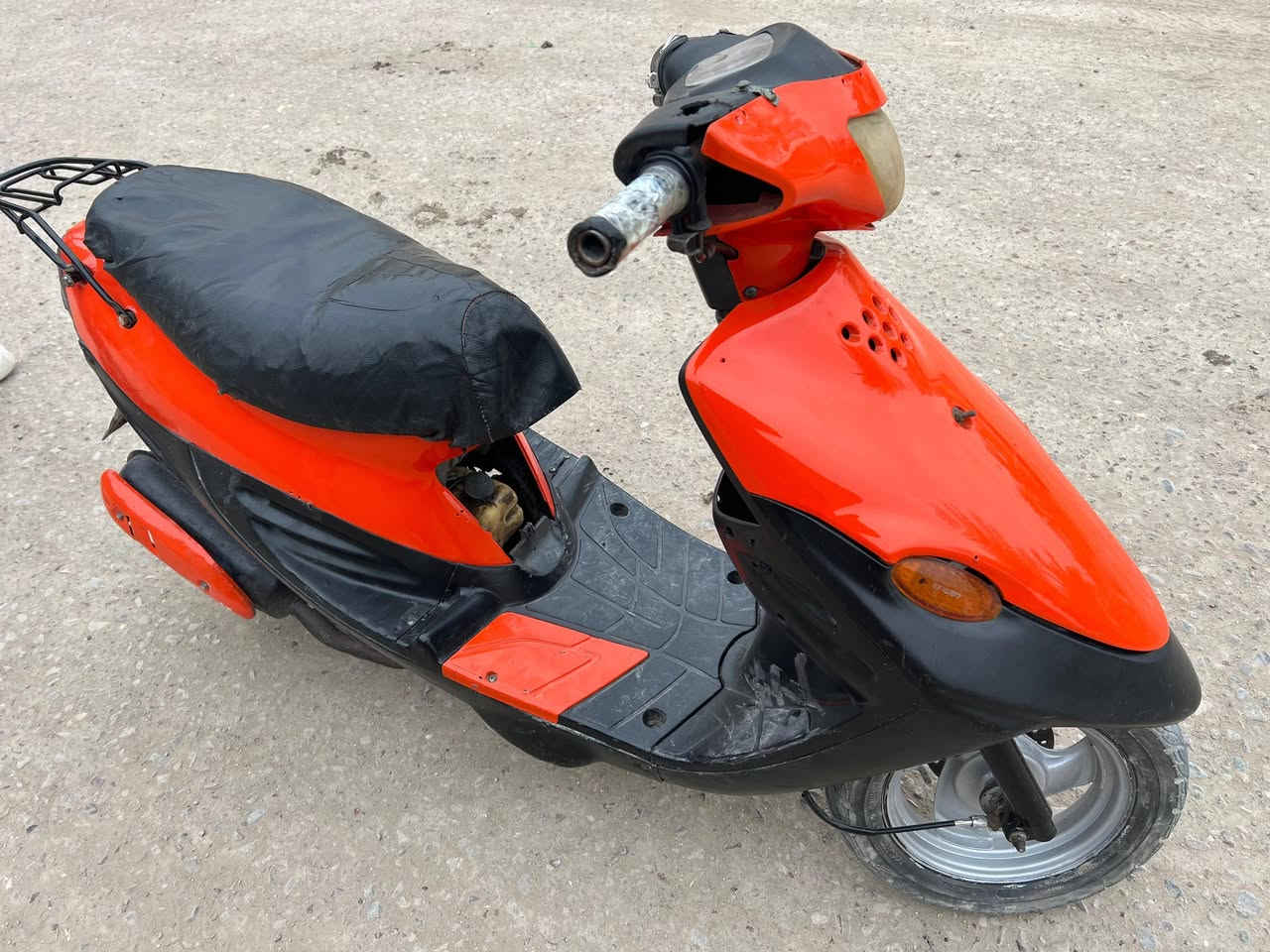 دراجه ٩ زروف شغاله كامله من كلشي كلها شغاله عداد سرعه كيج بانزين كلشي يشتغل ما عده السلف باتريها ضعيف ما يدير دراجه ما نقصها شي شغل ومشي سعرها ١٧٠ او بيها مجال قليل حك الجيه مكاني هوير شلهت الحجاج او هاذ رقمي ***********
