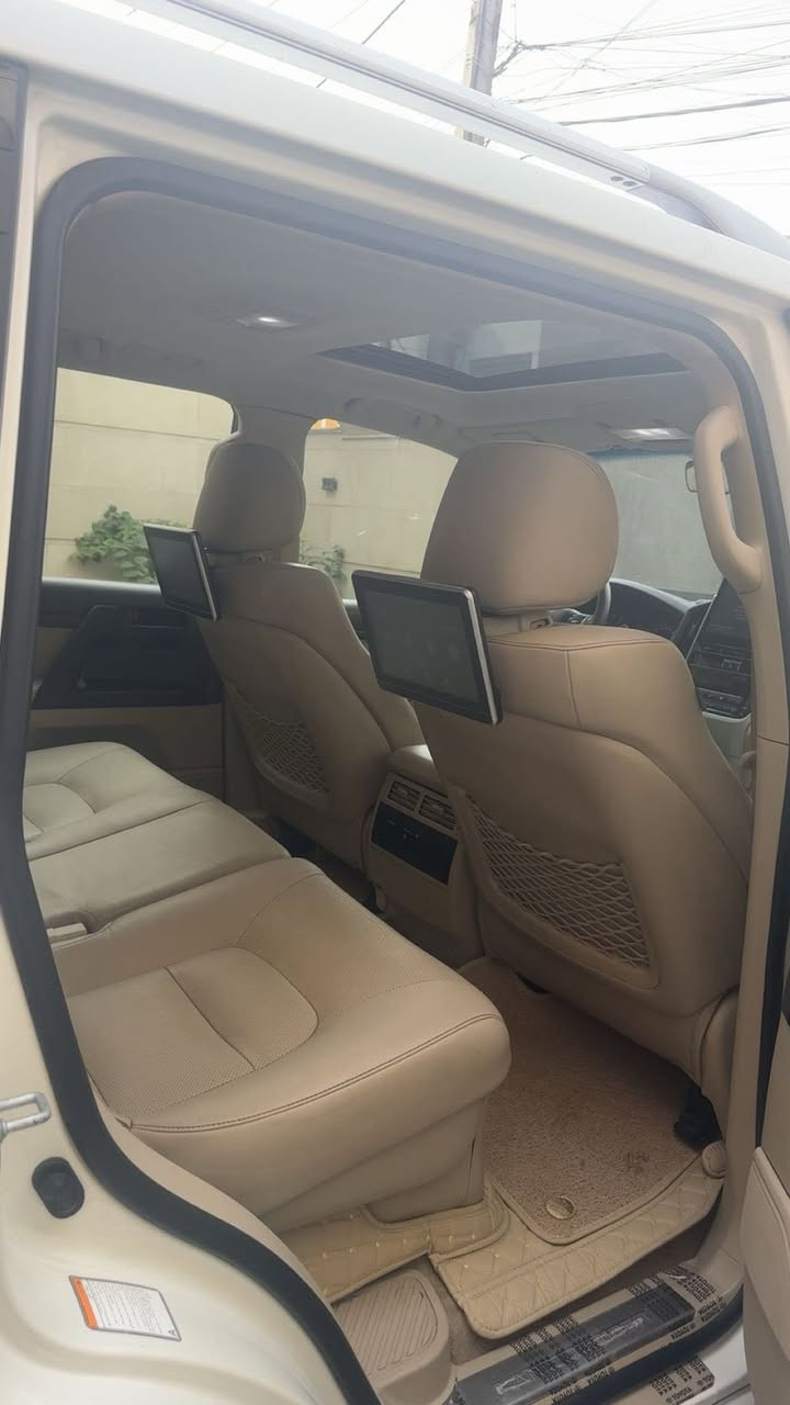 .
السلام عليكم للبيع فقط 
لاندكروز ساز ٢٠١٩ 
ماشيه ١٠٠ الف كيلو 
٨ سلندر ٤٦٠٠ 
السياره بيها باب مبدل وجاملغ بارد بسيط جدآ
باقي هيكل مكفول كير ومكينه على وضع شركة 
رقم بغداد بسمي 
السعر ٤٩٥٠٠$ 
العنوان . بغداد . شارع الصناعة كراج الامانة 
***********
