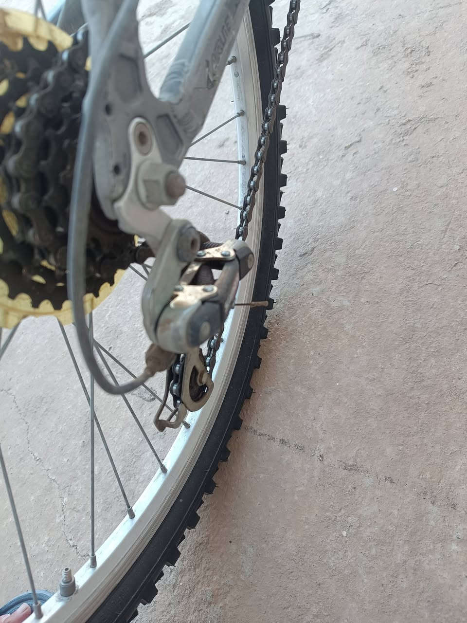 دراجه ماركه ( رالي) بريطاني حجم ٢٤
جبلي وداخل المدن 
نظام گير مكينه امامي وخلفي 
السعر 80 
الاتصال على الرقم. ***********
