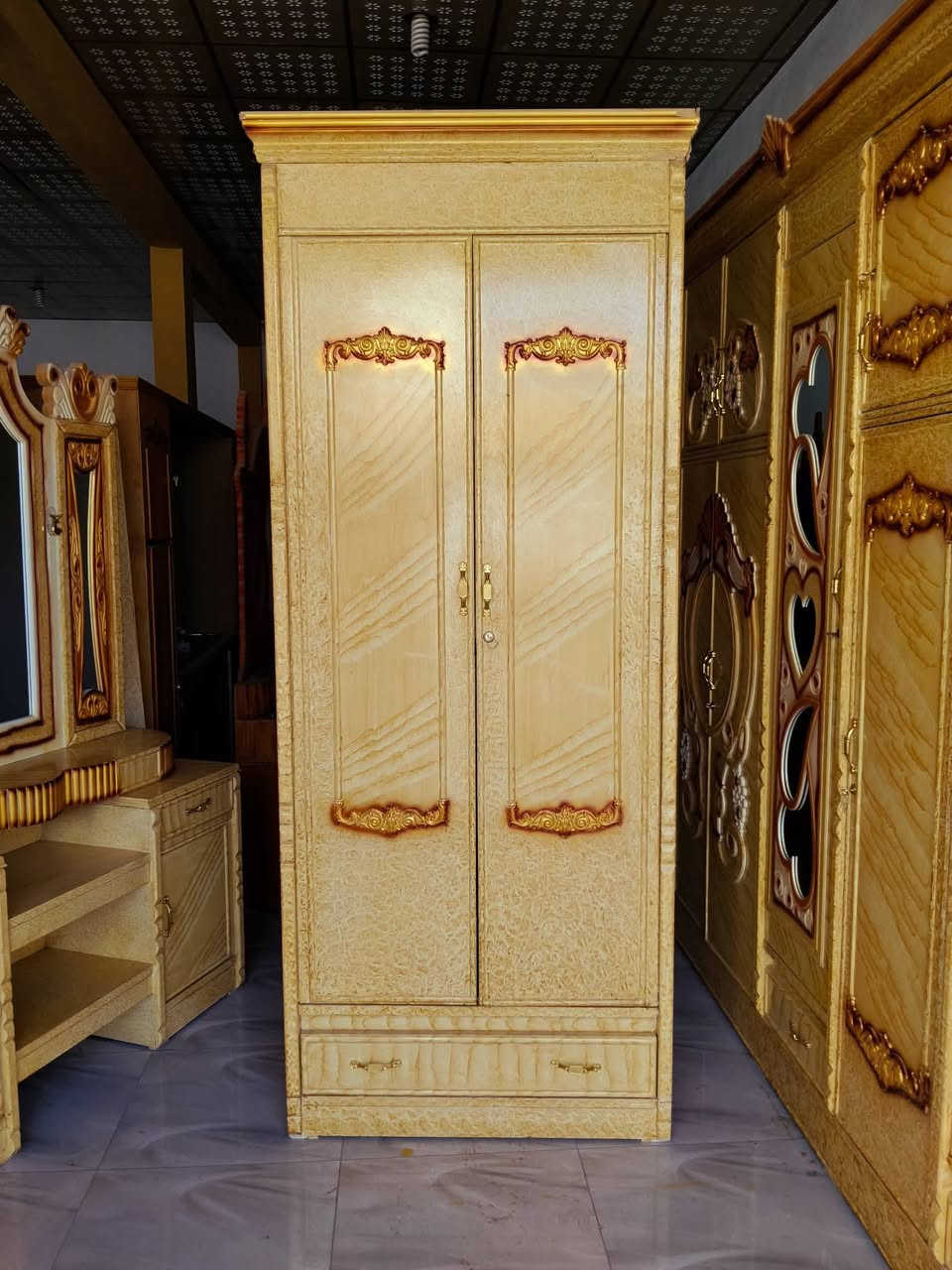 سلام عليكم من مزاد الأخوين للبيع الثالث المنزلي الجديد المستعمل غرفه نوم 7باب ***********واتساب أو اتصل
