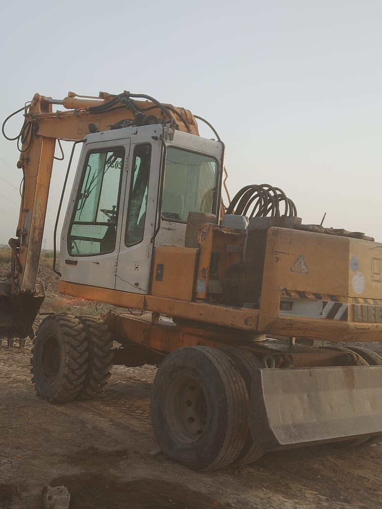 السلام عليكم اخوان حفارة لبهير حجم ٩٠٠ موديل ٩٧ رقم اربيل حفارة خير من الله مكاني تقاطع القدس السعر ١١٠ للستفسار ***********
