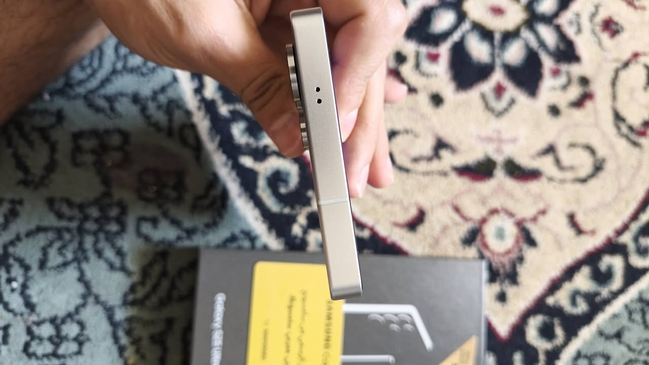 السلام عليكم
S25 Ultra 
ذاكرة 256
 نظافة مثل متشوفون بالصور
ضمان عين الفهد
اللون ابيض 
كامل المحتويات مع الكارتون
السعر 1150 وبيه مجال بسيط حك الجية
للاستفسار *********** متوفر واتساب
العنوان بغداد مجمع بسماية
