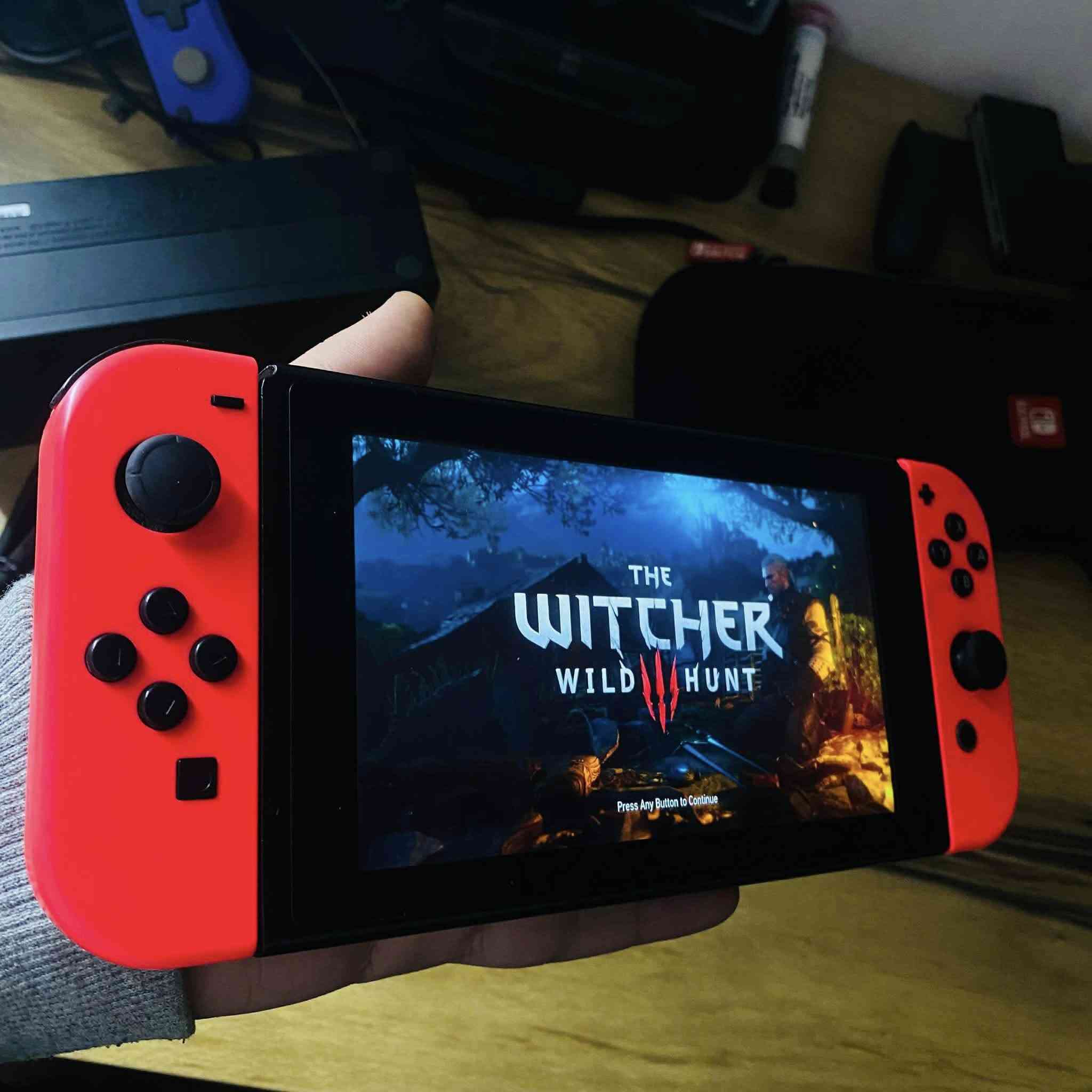 السلام عليكم، تم العرض للبيع وبسعر مناسب
نينتيندو سويتش LCD العادي مهكر قطعه اصلي 

نضامين معزول online + offline بجميع الملفات والبرامج

النينتيندو النسخة المحسنة باندل مميز والنضافه ممتازة

خالي من اي مشكله سليم من كل النواحي 

اللمس - الاتصالات - الازرار - التحكمات - الصوت 

كل شيء سليم ويأتي مع الضمان الاستلام من باب البيت

الجهاز بذاكره 32 + رام خارجي مميز 256 جيجا

محمل عليه اقوى واجمل الالعاب مثل :

The witcher 3 - stray 🐈 - mortal combat full game

فيفا ايضا والكثير من الالعاب موضح بالصور …

اون لاين شغال لجماعه فورت نايت - روكيت ليك - يوتيوب 

ملحقات الجهاز كاملة وشغاله مع النضافه الممتازة :

الدوك للعرض ع البلازما - شاحنه Nintendo اصليه -

جوستك حامل جويكون - جويكون الاصلي - كيبل hd -

سلايدات جويكون - حقيبه نينتيندو  

السعر 250 الف فقط / علما 350 في المحلات 

العنوان  / بغداد - حي النصر 

الرقم / ***********

يوجد توصيل لجميع المناطق والمحافظات
