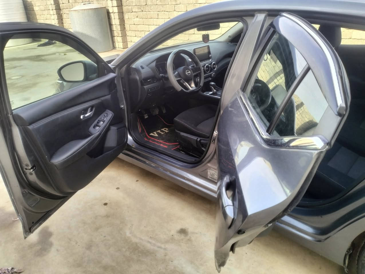 السلام عليكم سيارة نيسان سنترا SVموديل2024 للبيع بجم كبس الضرر جاملغ وباب السائق بدون دواخل بدون ارباك بس البردة جهة السائق
السعر144او بي مجال للاتصال ***********
***********
