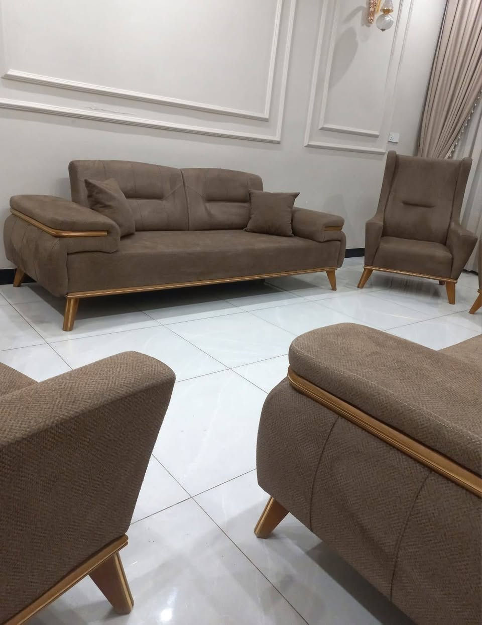 تخم تركي 10 مقاعد مودرن نضام سرير يدات سلايت قماش جيكور دير فريم ارجل زان سفج بولستر طبي نضافته ١٠٠% مبي اي ضرر اخو جديد  سعر... 700 وبي مجال بسيط


**إذا كنت صاحب هذا الإعلان وتريد حذفه لأي سبب، رجاءا أرسل رسالة إلى الدعم الفني**