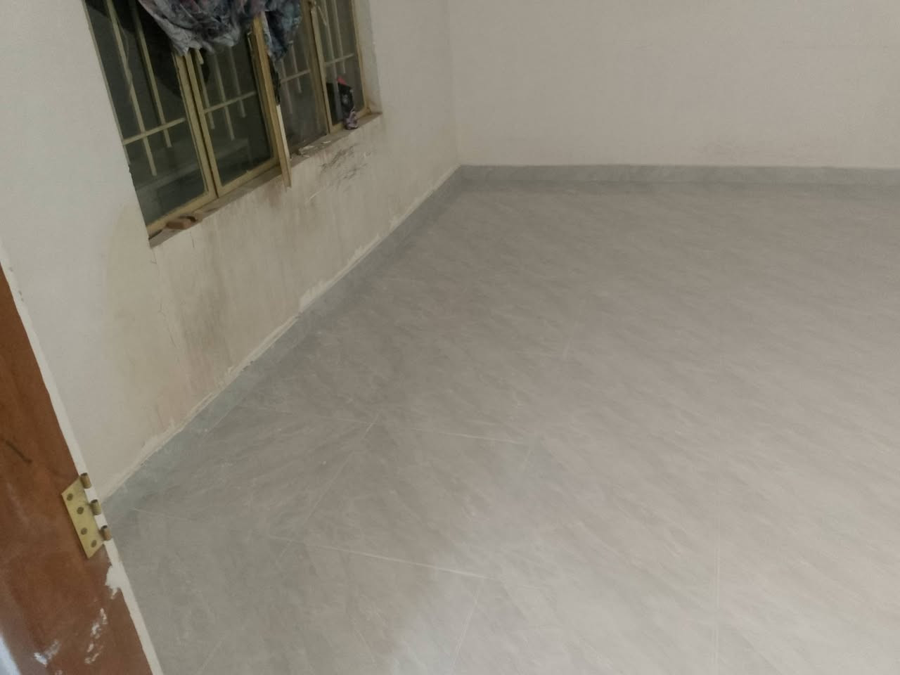 سلام عليكوم 
اسطه سراميك جداري وارضي
متفرغ حالين 
مكاني موصل 
***********
***********
