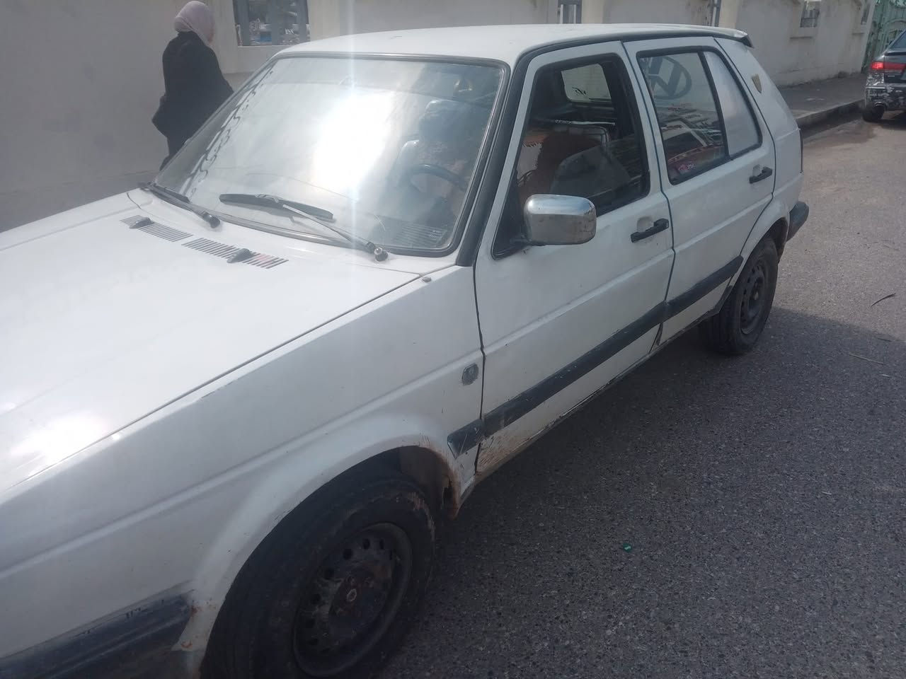 السلام عليكم جولف حجم 90 محرك وجير شرط ضخمها نظيف محرك 08 وكاله تحويل السعر 25 وبيها مجال العنوان حي القاهره يوجد كربون ***********
