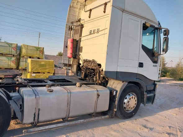 افيكو٢٠٠٦ محرك شاصي كير صبغ وضربه كفاله رقم سليماني عنوان بصره هاتف *********** سعر ٧٥مربوط فلات صاحبه بغداد
