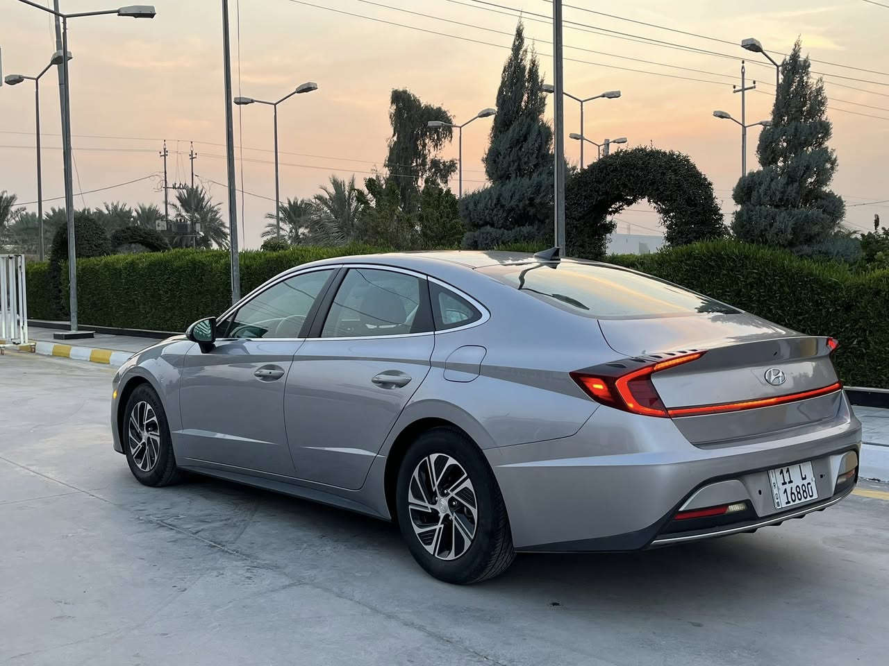 السلام عليكم 
سوناته
2023
هايبرد حجم المحرك 2000
حادثه تبديل قبق جنطه وصبغ ربع جاملغ الايمن
 بدون ايرباك
ماشيه 40 الف mi
رقم بغداد تحويل
السعر 187 وبيها مجال بسيط 
مكاني واسط الصويره
***********
