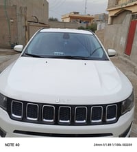 عندي جيب كومباس لبيع لون ابيض رقم اربيل ماشيه ٥٥ميل سعره ١٤٥ بيها مجال...